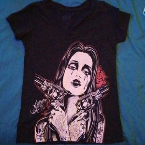 Women black tee picture art
